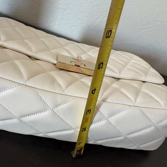New Authentic Kate Spade "Carey" Shoulder Bag in Meringue white quilted leather - Picture 14 of 17